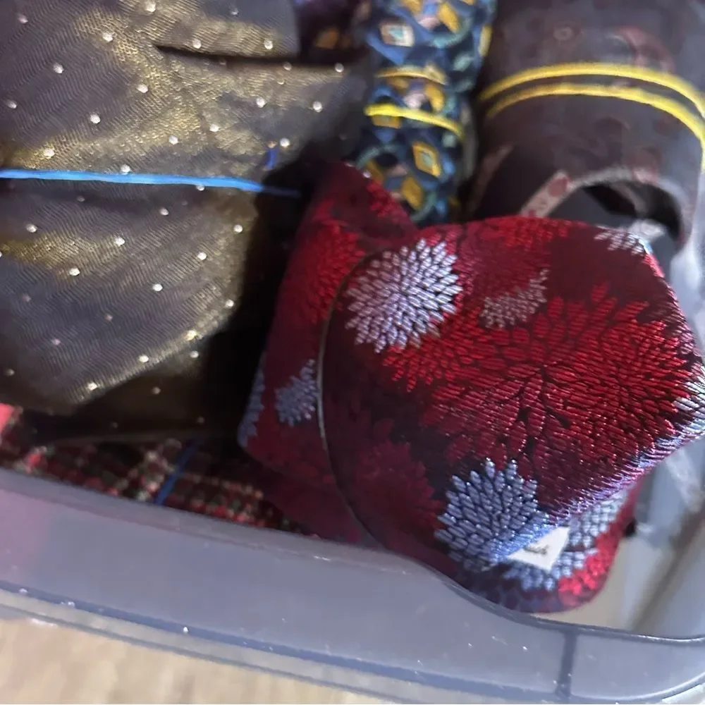 Robert Graham‎ Maroon with Purple Floral Luxury Tie